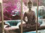 Buddha szobor falikép virágokkal
