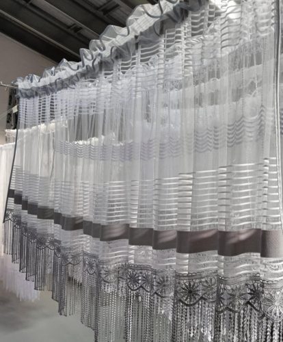  Dekoratív vitrázs függöny gyöngyös díszítéssel 300x100 cm